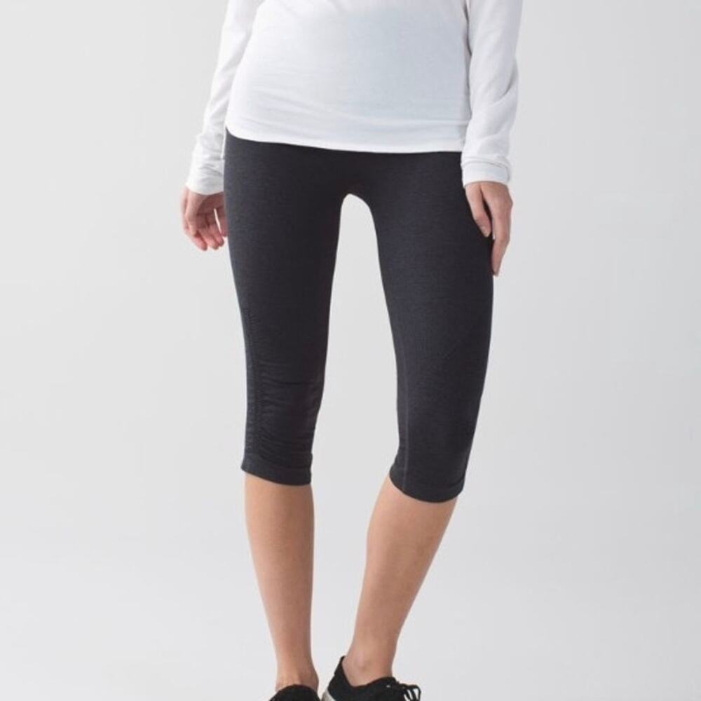 Lululemon In The Flow Crop Women's Size 10 Charcoal Grey